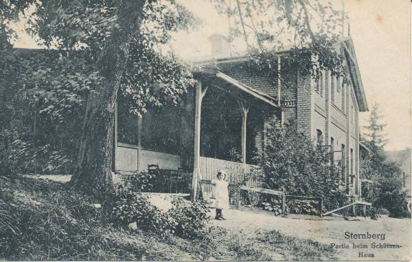 Postkarte, abgestempelt 1919 im Postamt Sternberg: „Partie beim Schützenhaus“